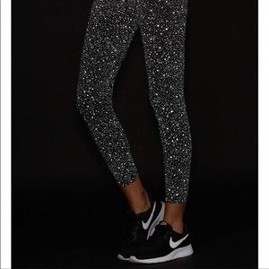 Noli Yoga Gold Reflective Legging NWT ~ Med/Large